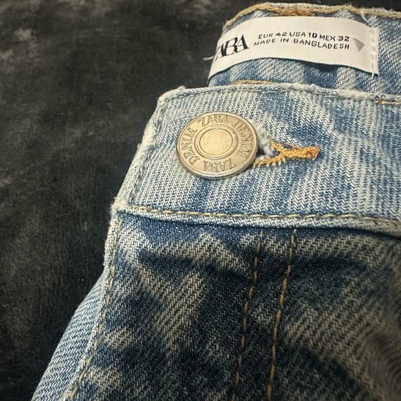Zara high waisted medium - light wash mom jeans size 10 - Picture 2 of 6